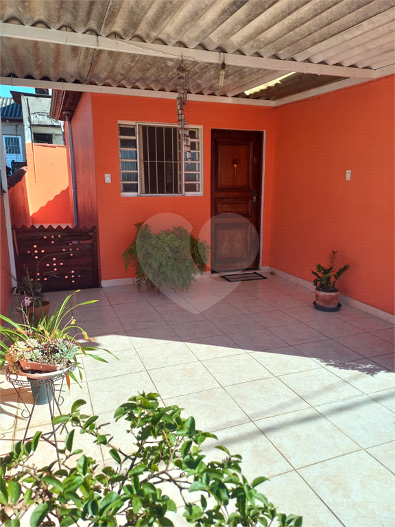 Casa à venda com 80m², 2 quartos e 1 vaga