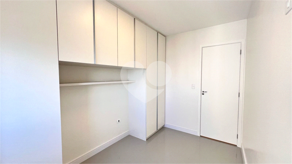 Apartamento à Venda com 2 Dormitórios e Sacada – A 500m do Metrô
