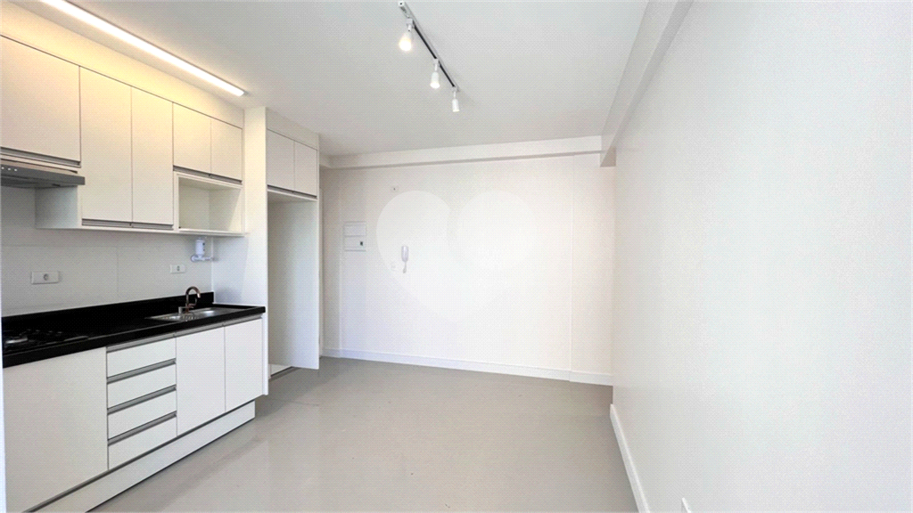 Apartamento à Venda com 2 Dormitórios e Sacada – A 500m do Metrô