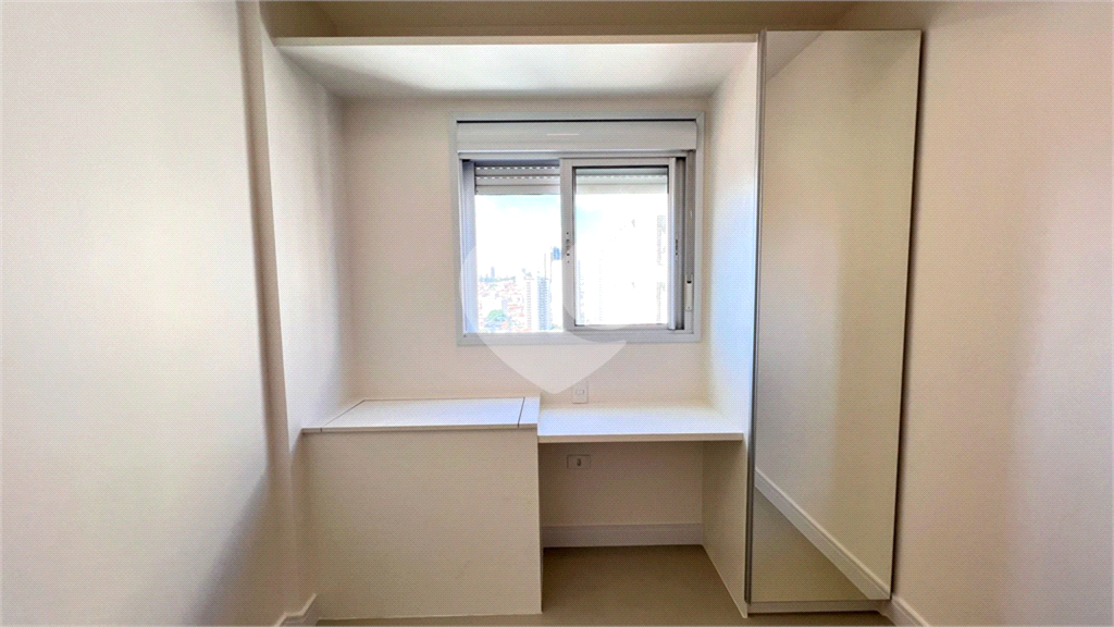 Apartamento à Venda com 2 Dormitórios e Sacada – A 500m do Metrô