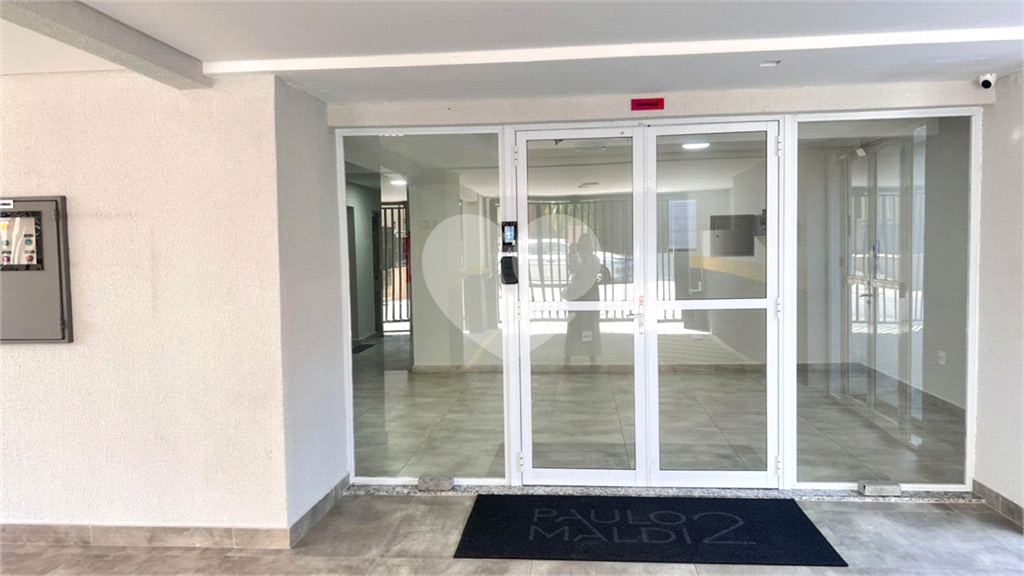 Apartamento à Venda com 2 Dormitórios e Sacada – A 500m do Metrô