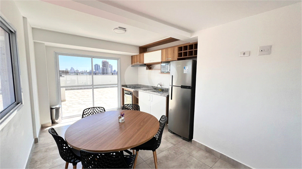 Apartamento à Venda com 2 Dormitórios e Sacada – A 500m do Metrô