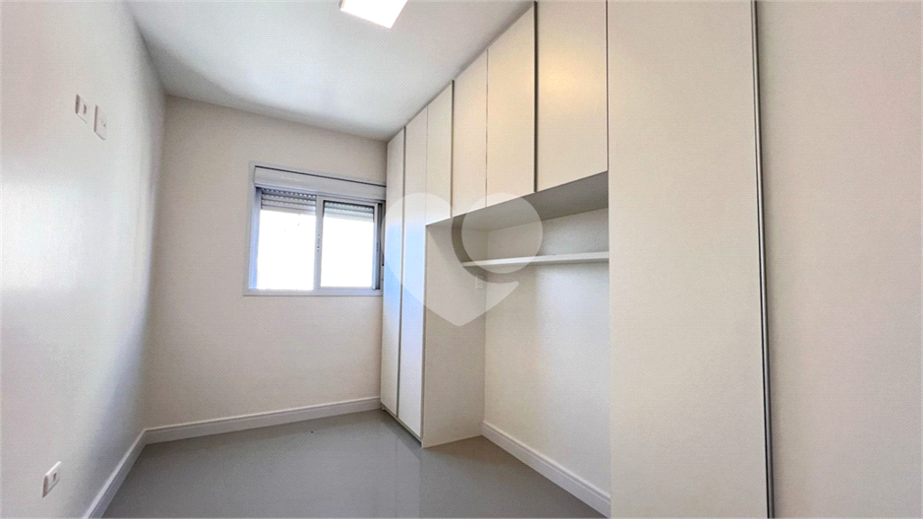 Apartamento à Venda com 2 Dormitórios e Sacada – A 500m do Metrô