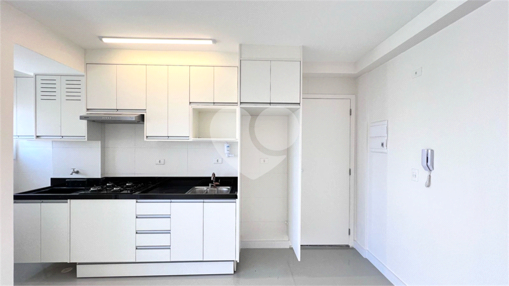 Apartamento à Venda com 2 Dormitórios e Sacada – A 500m do Metrô