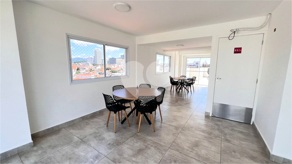 Apartamento à Venda com 2 Dormitórios e Sacada – A 500m do Metrô