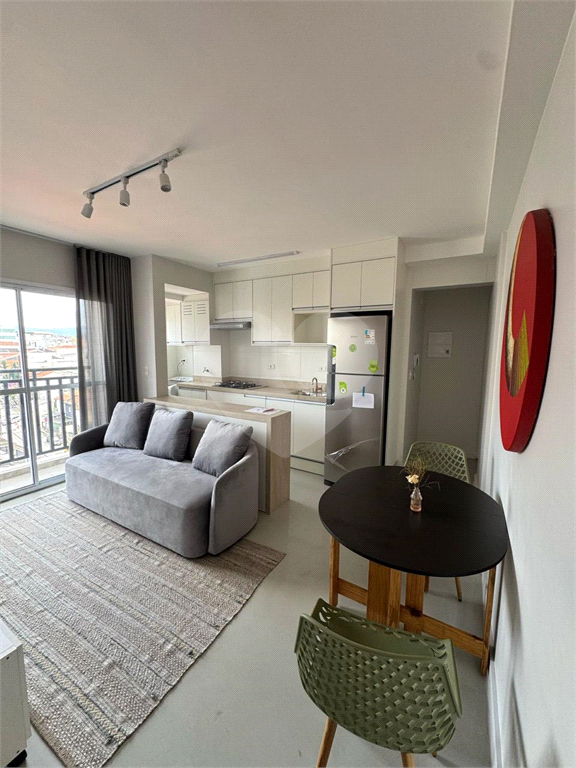 Apartamento à Venda com 2 Dormitórios e Sacada – A 500m do Metrô