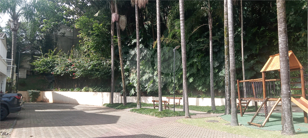 Sobrado a venda em condomínio