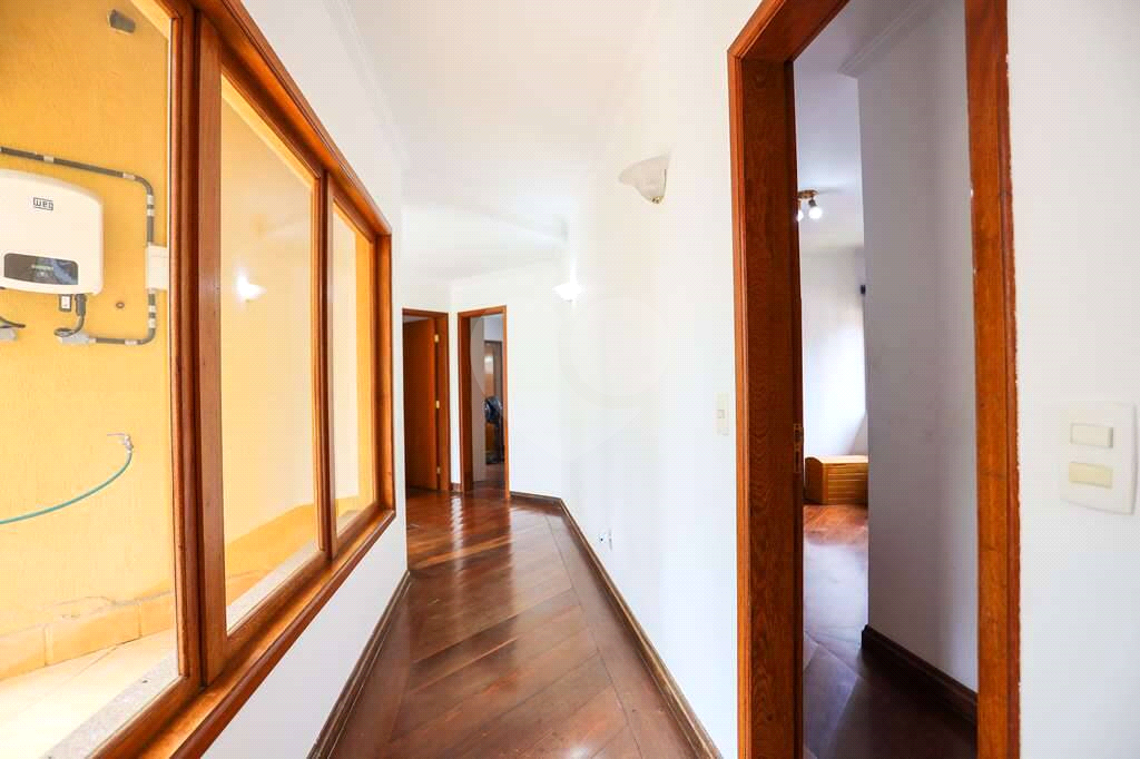 Linda casa de condomínio na Granja Viana