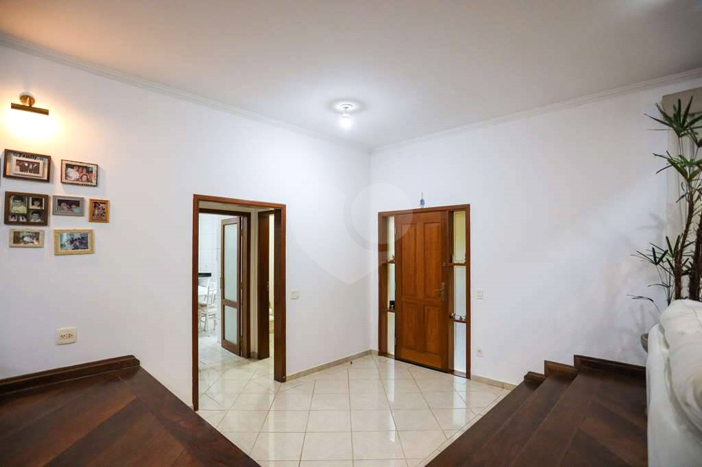 Linda casa de condomínio na Granja Viana