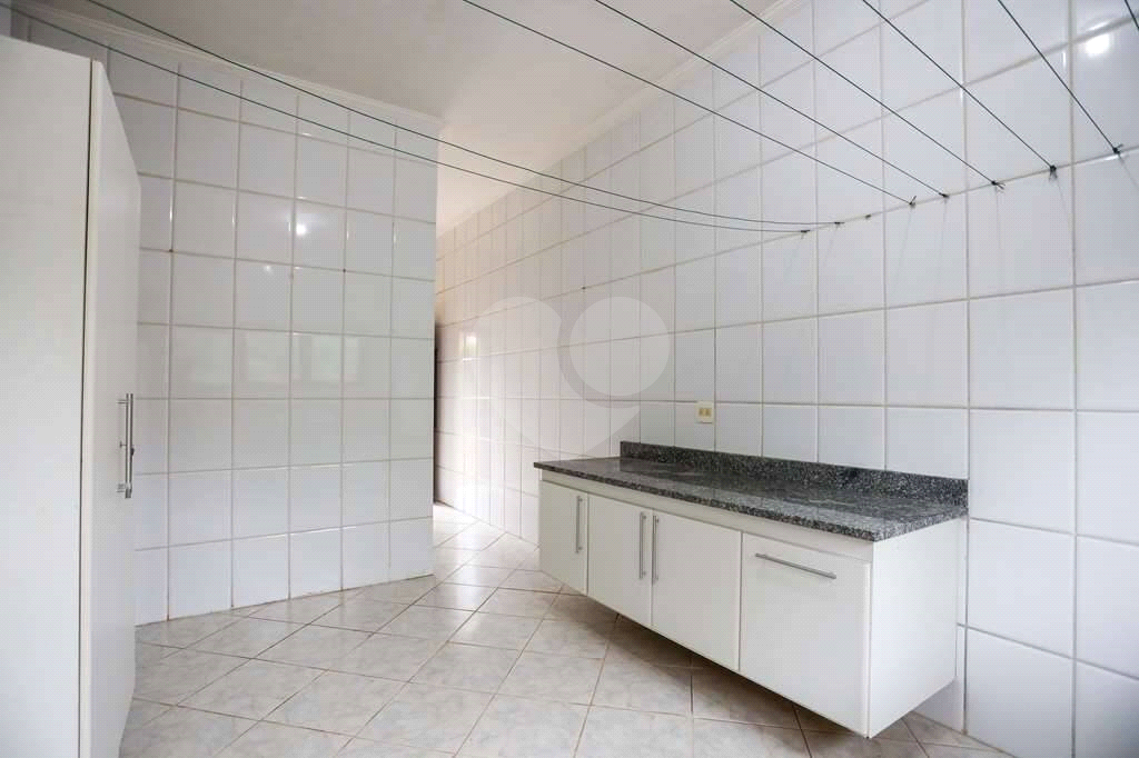 Linda casa de condomínio na Granja Viana