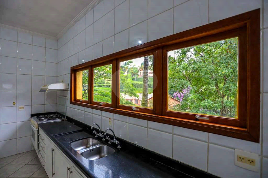 Linda casa de condomínio na Granja Viana