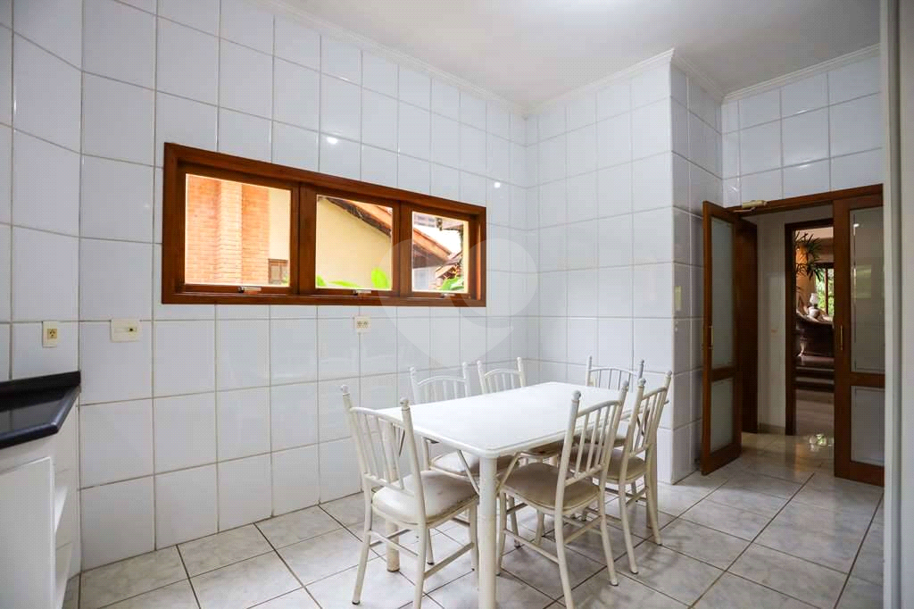 Linda casa de condomínio na Granja Viana