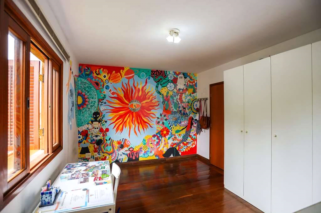 Linda casa de condomínio na Granja Viana