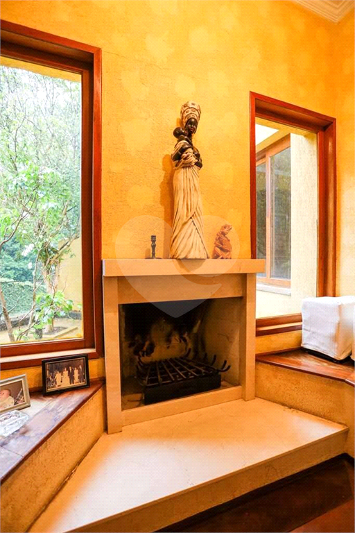 Linda casa de condomínio na Granja Viana