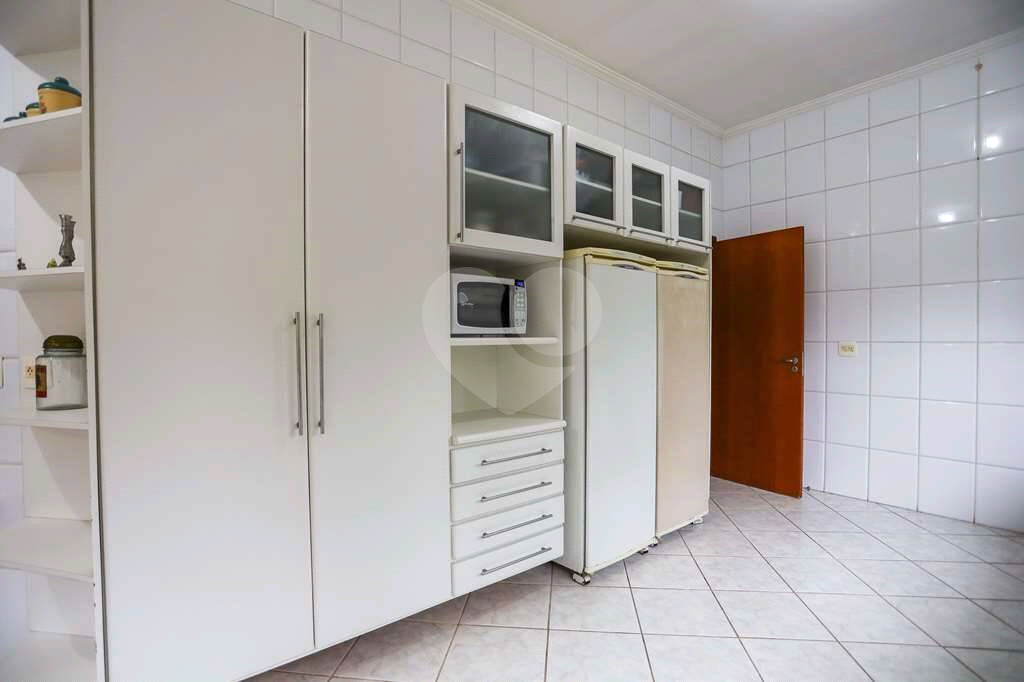 Linda casa de condomínio na Granja Viana