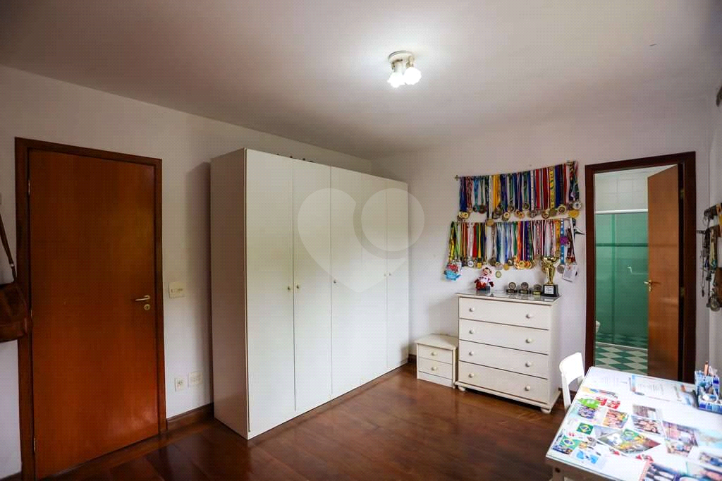 Linda casa de condomínio na Granja Viana