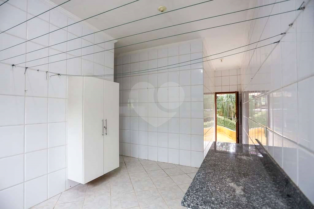 Linda casa de condomínio na Granja Viana
