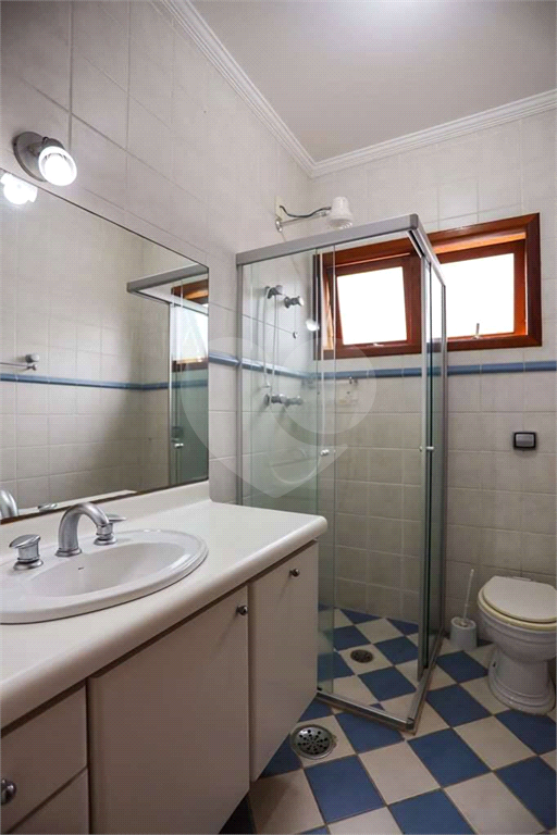 Linda casa de condomínio na Granja Viana