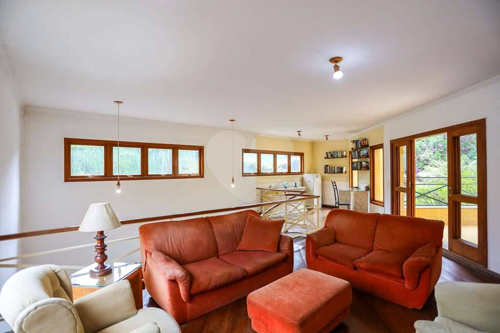 Linda casa de condomínio na Granja Viana