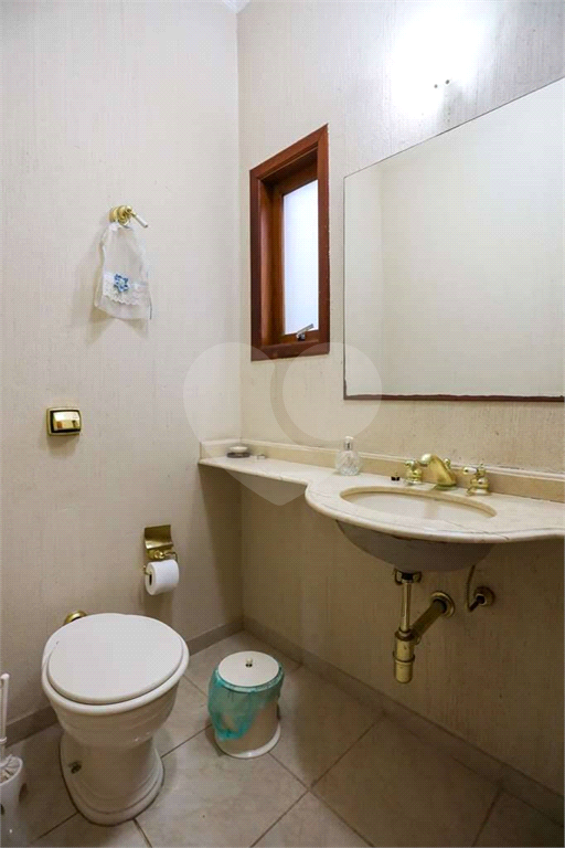 Linda casa de condomínio na Granja Viana