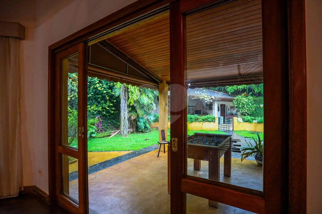Linda casa de condomínio na Granja Viana