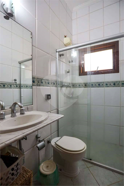 Linda casa de condomínio na Granja Viana