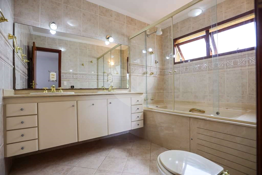 Linda casa de condomínio na Granja Viana