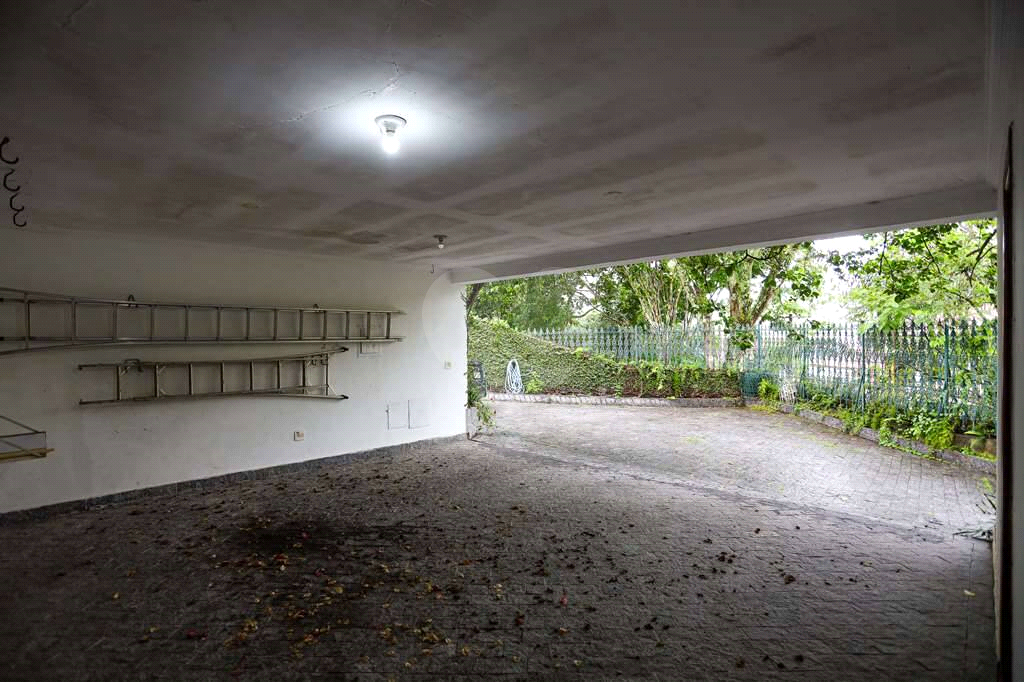 Linda casa de condomínio na Granja Viana