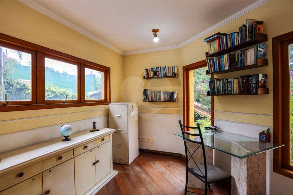 Linda casa de condomínio na Granja Viana