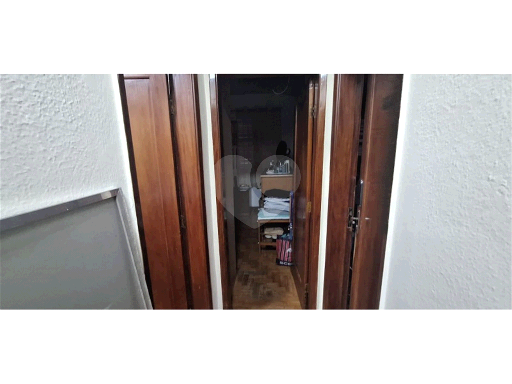 Casa a venda no Pari. Casa com 2 dormitórios, sendo 1 suíte, sala, cozinha com armários , 1 vaga . ( quintal com churrasqueira )