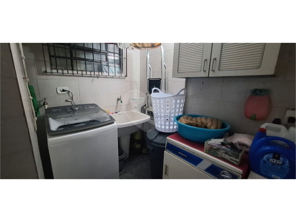 Casa a venda no Pari. Casa com 2 dormitórios, sendo 1 suíte, sala, cozinha com armários , 1 vaga . ( quintal com churrasqueira )