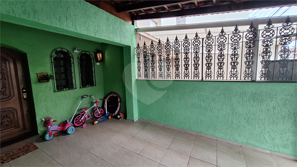Casa a venda no Pari. Casa com 2 dormitórios, sendo 1 suíte, sala, cozinha com armários , 1 vaga . ( quintal com churrasqueira )