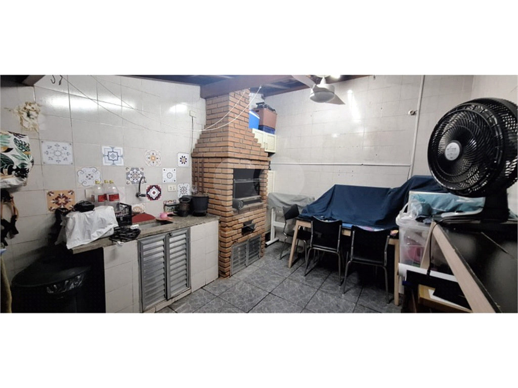 Casa a venda no Pari. Casa com 2 dormitórios, sendo 1 suíte, sala, cozinha com armários , 1 vaga . ( quintal com churrasqueira )