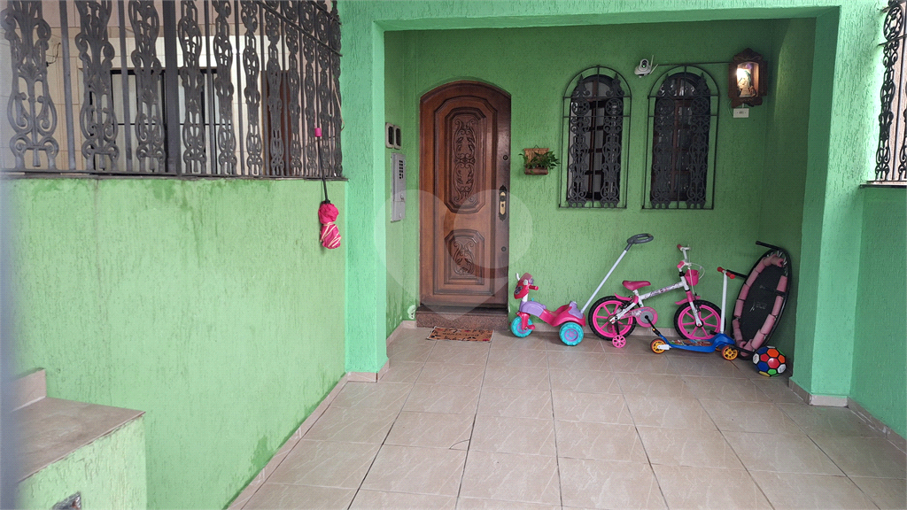 Casa a venda no Pari. Casa com 2 dormitórios, sendo 1 suíte, sala, cozinha com armários , 1 vaga . ( quintal com churrasqueira )