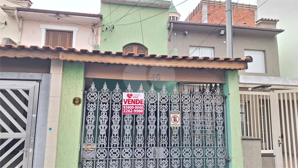Casa a venda no Pari. Casa com 2 dormitórios, sendo 1 suíte, sala, cozinha com armários , 1 vaga . ( quintal com churrasqueira )