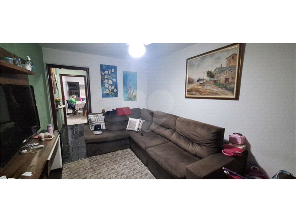 Casa a venda no Pari. Casa com 2 dormitórios, sendo 1 suíte, sala, cozinha com armários , 1 vaga . ( quintal com churrasqueira )