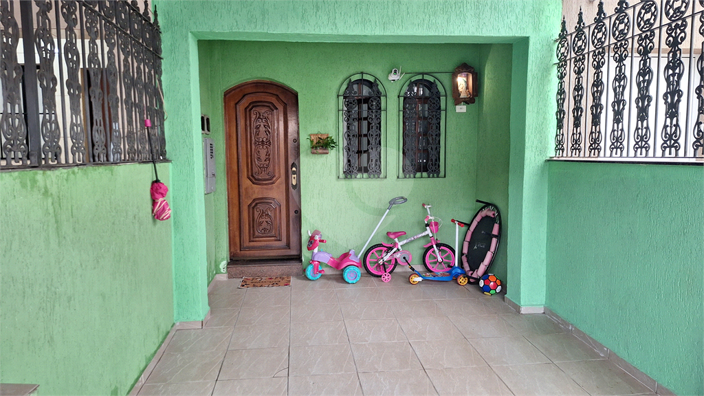 Casa a venda no Pari. Casa com 2 dormitórios, sendo 1 suíte, sala, cozinha com armários , 1 vaga . ( quintal com churrasqueira )