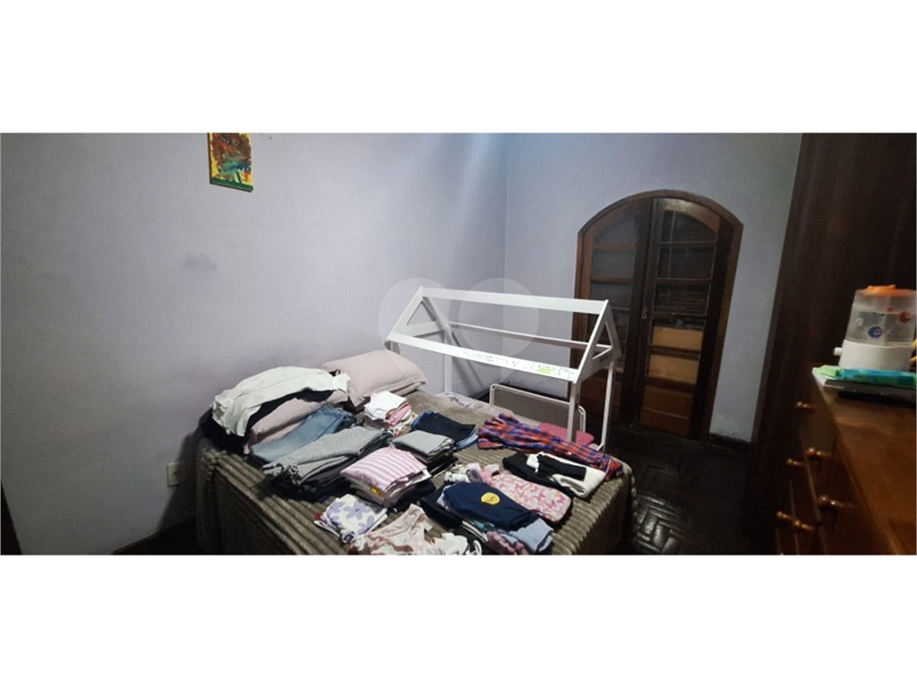 Casa a venda no Pari. Casa com 2 dormitórios, sendo 1 suíte, sala, cozinha com armários , 1 vaga . ( quintal com churrasqueira )