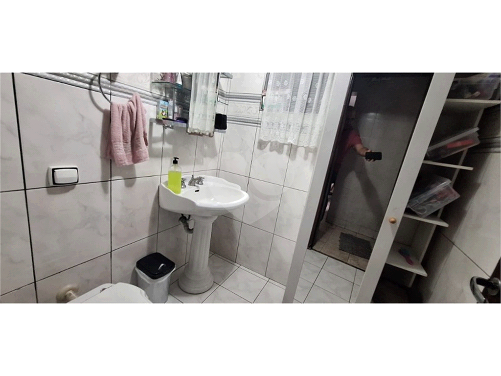 Casa a venda no Pari. Casa com 2 dormitórios, sendo 1 suíte, sala, cozinha com armários , 1 vaga . ( quintal com churrasqueira )