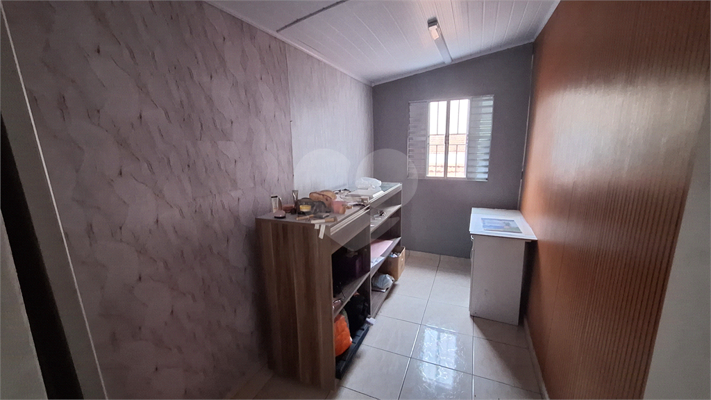 Casa a venda no Pari com 3 dormitórios, sendo 1 suíte, sala, cozinha, 2 banheiros, 1 vaga de garagem,