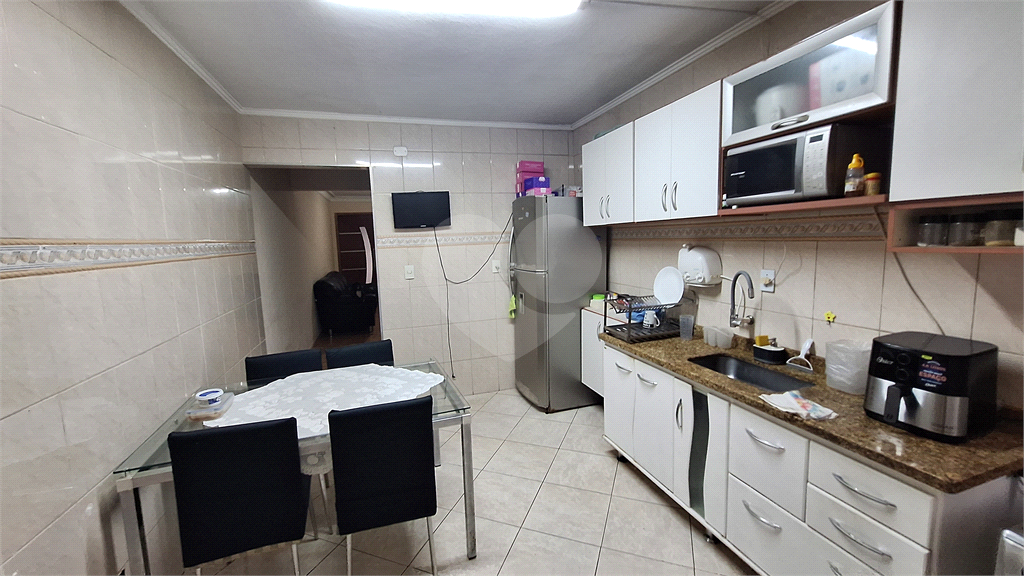 Casa a venda no Pari com 3 dormitórios, sendo 1 suíte, sala, cozinha, 2 banheiros, 1 vaga de garagem,