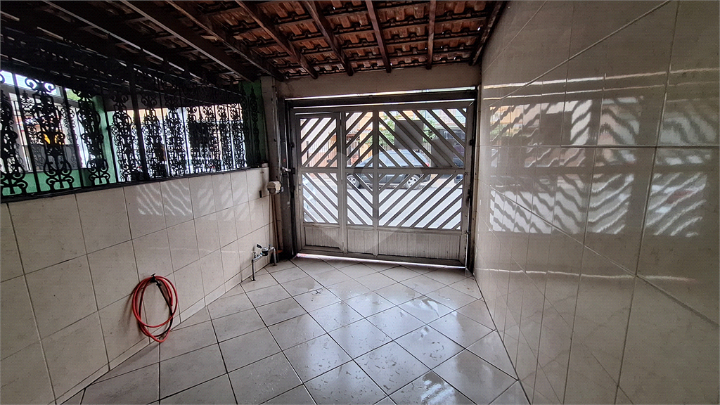 Casa a venda no Pari com 3 dormitórios, sendo 1 suíte, sala, cozinha, 2 banheiros, 1 vaga de garagem,
