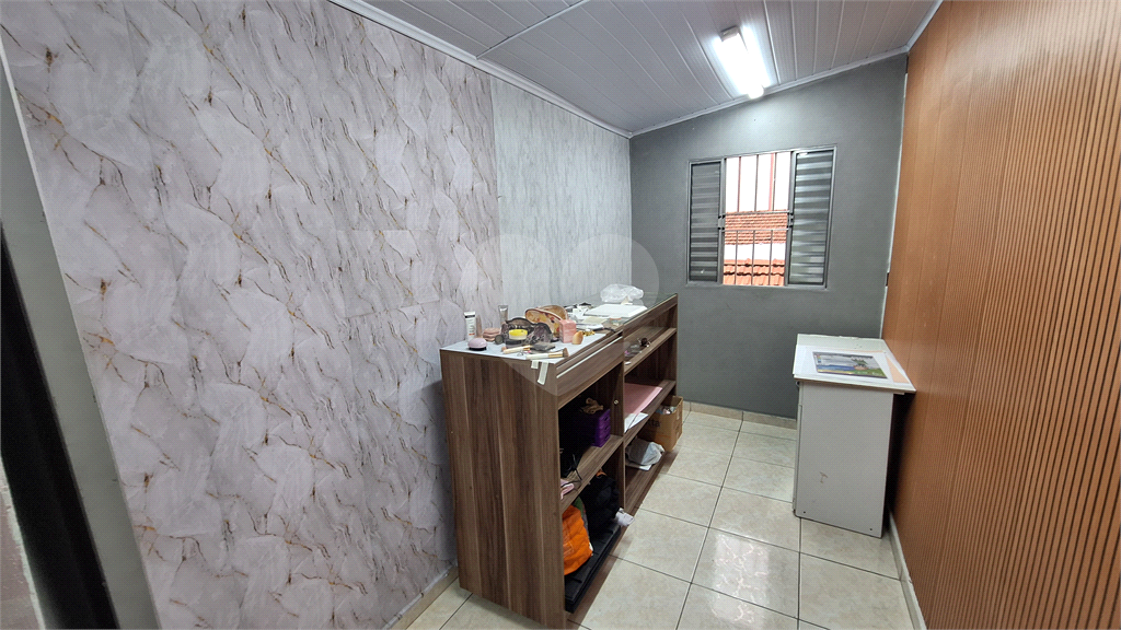 Casa a venda no Pari com 3 dormitórios, sendo 1 suíte, sala, cozinha, 2 banheiros, 1 vaga de garagem,
