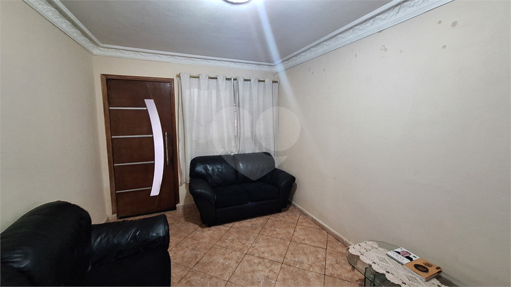 Casa a venda no Pari com 3 dormitórios, sendo 1 suíte, sala, cozinha, 2 banheiros, 1 vaga de garagem,