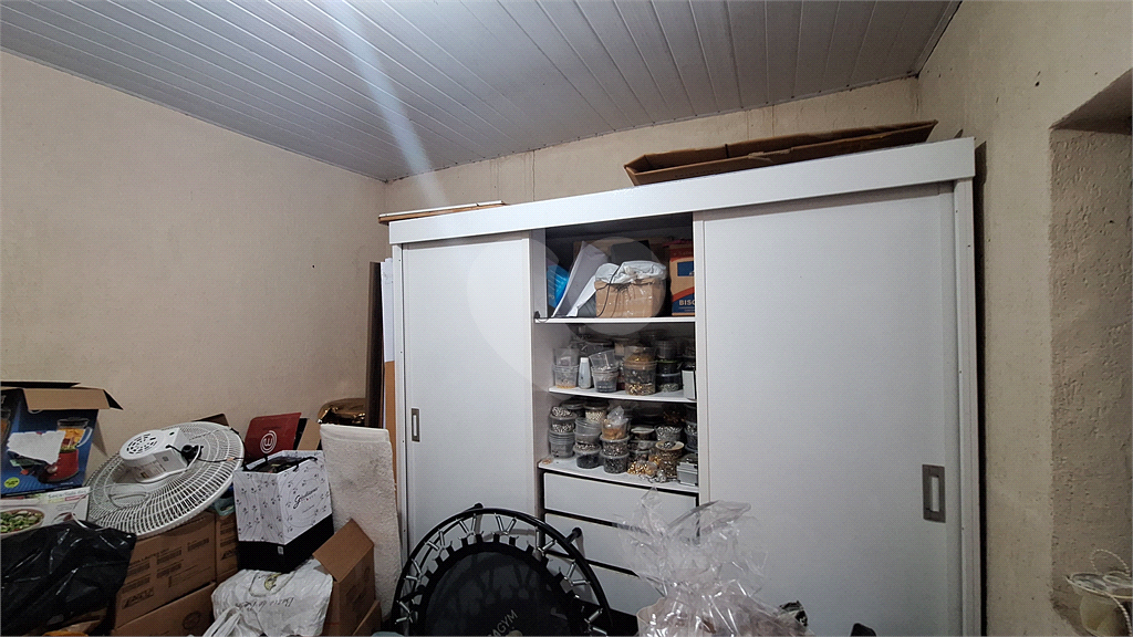 Casa a venda no Pari com 3 dormitórios, sendo 1 suíte, sala, cozinha, 2 banheiros, 1 vaga de garagem,