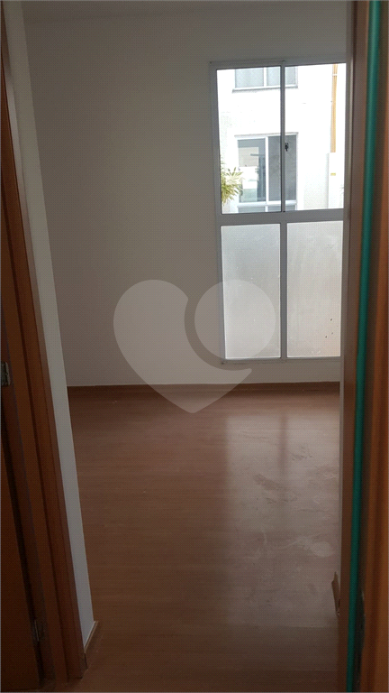 Apartamento Térreo com 2 Quartos em Condomínio com Lazer e Segurança - Trivialli