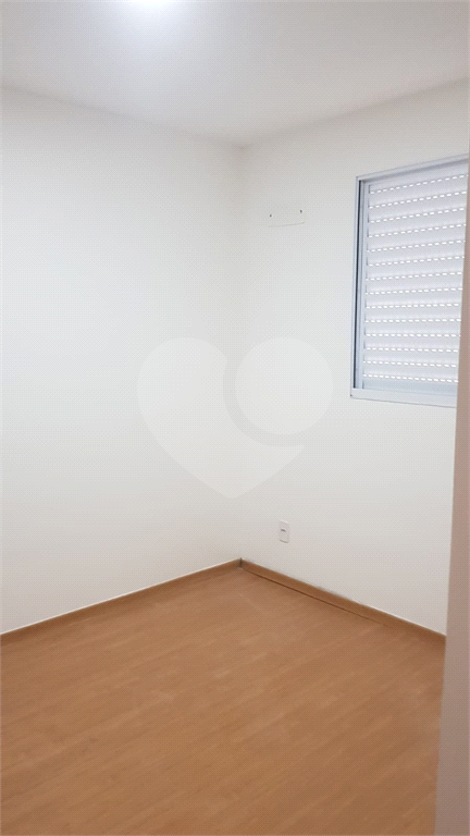 Apartamento Térreo com 2 Quartos em Condomínio com Lazer e Segurança - Trivialli