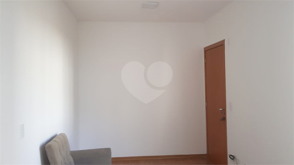 Apartamento Térreo com 2 Quartos em Condomínio com Lazer e Segurança - Trivialli