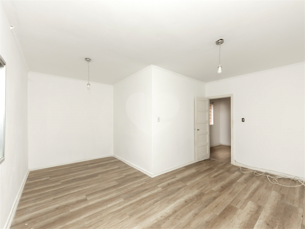 Casa à venda com 3 dormitórios e 2 suítes em Santana, próximo à Av. Braz Leme