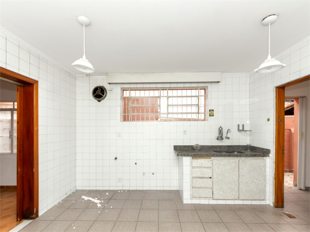 Casa à venda com 3 dormitórios e 2 suítes em Santana, próximo à Av. Braz Leme